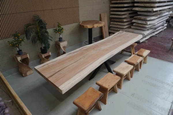 Table en bois de suar massif - L350cm L84/95cm – Image 8